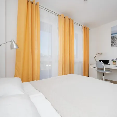 Pileckiego With Parking & Balcony By Renters 바르샤바