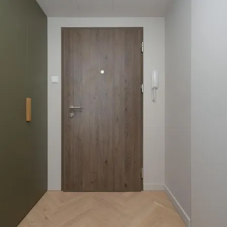 Pileckiego With Parking & Balcony By Renters 아파트 *