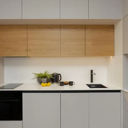 Pileckiego With Parking & Balcony By Renters 公寓