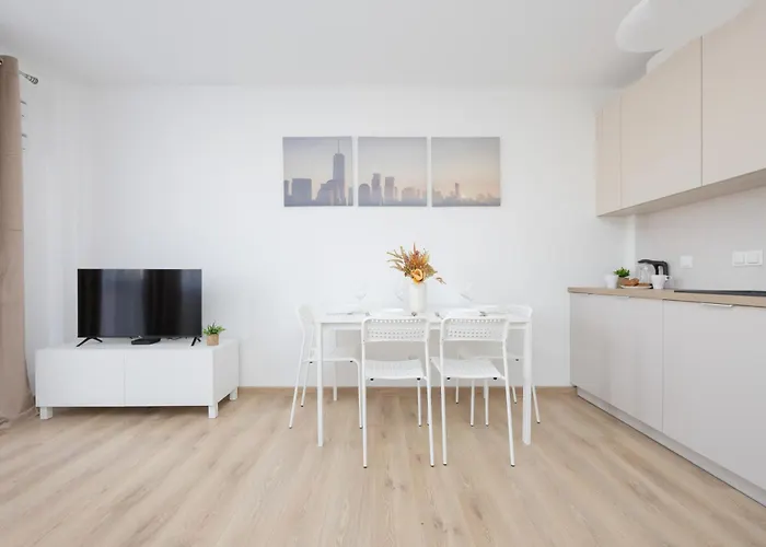 Pileckiego With Parking & Balcony By Renters شقة وارسو