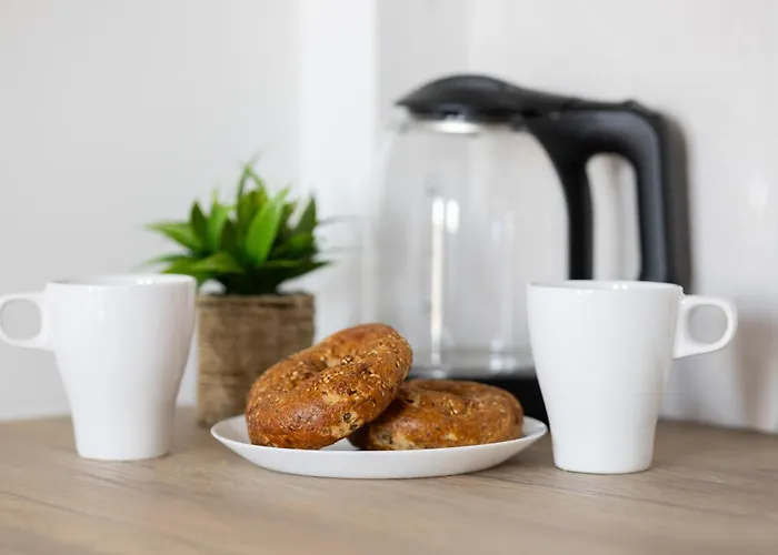 Pileckiego With Parking & Balcony By Renters شقة