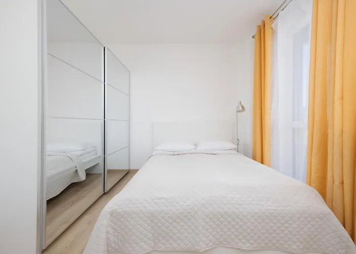 Pileckiego With Parking & Balcony By Renters شقة وارسو