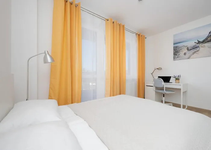 Pileckiego With Parking & Balcony By Renters وارسو