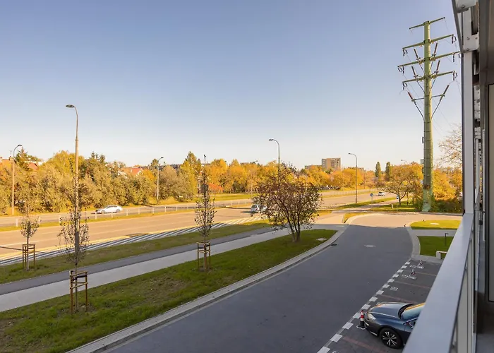 Pileckiego With Parking & Balcony By Renters شقة