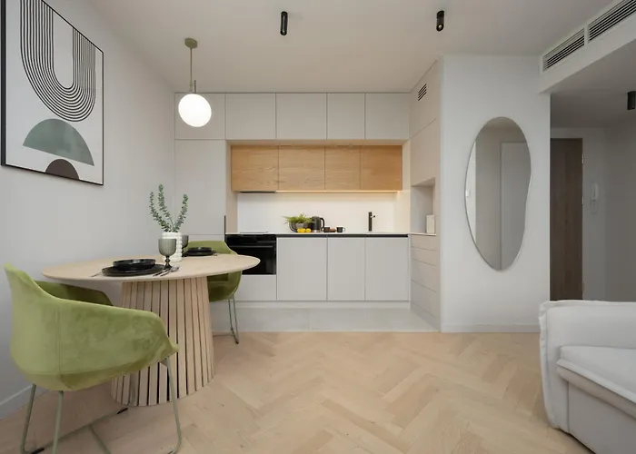 Pileckiego With Parking & Balcony By Renters وارسو