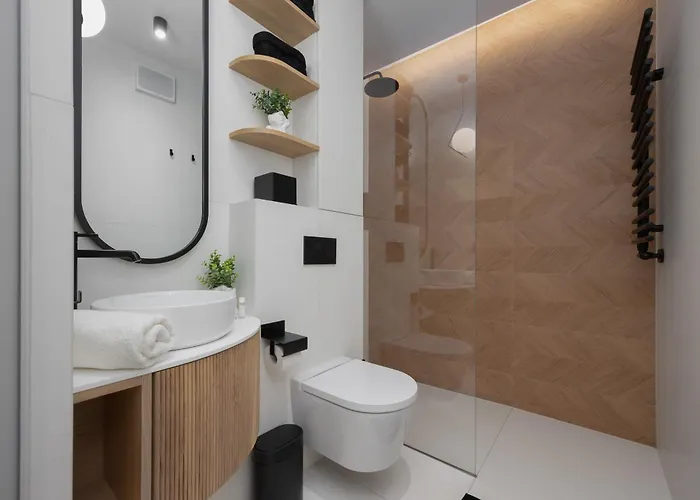 Pileckiego With Parking & Balcony By Renters وارسو